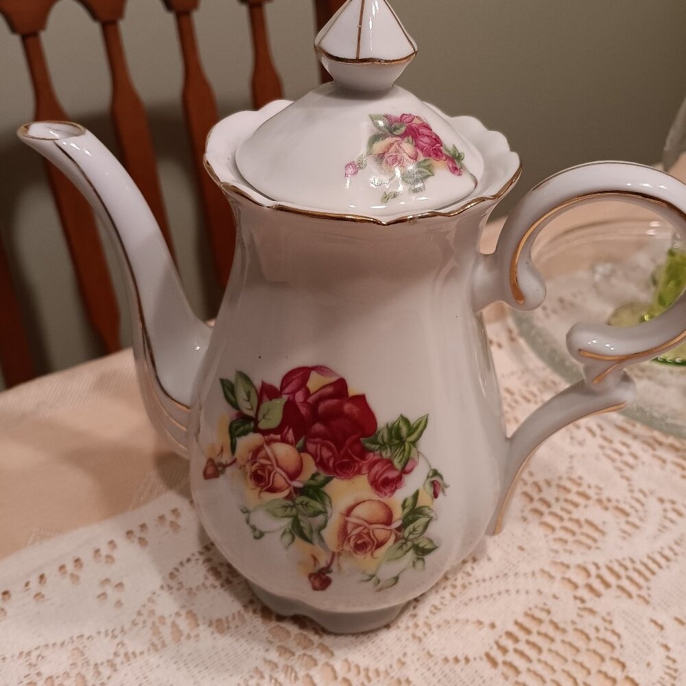 VTG Tea pot measures 8.5”x8”  Pink Moss Rose, Gold Trim Made in Japan, Demitas